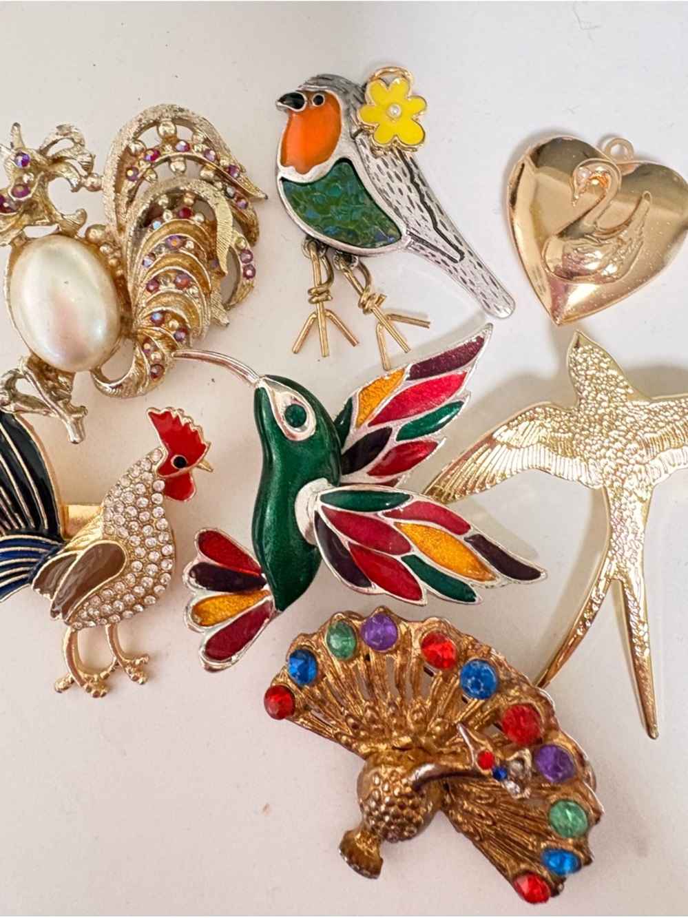 7 bundle lot of Vintage and vintage inspired birds brooches and pendant